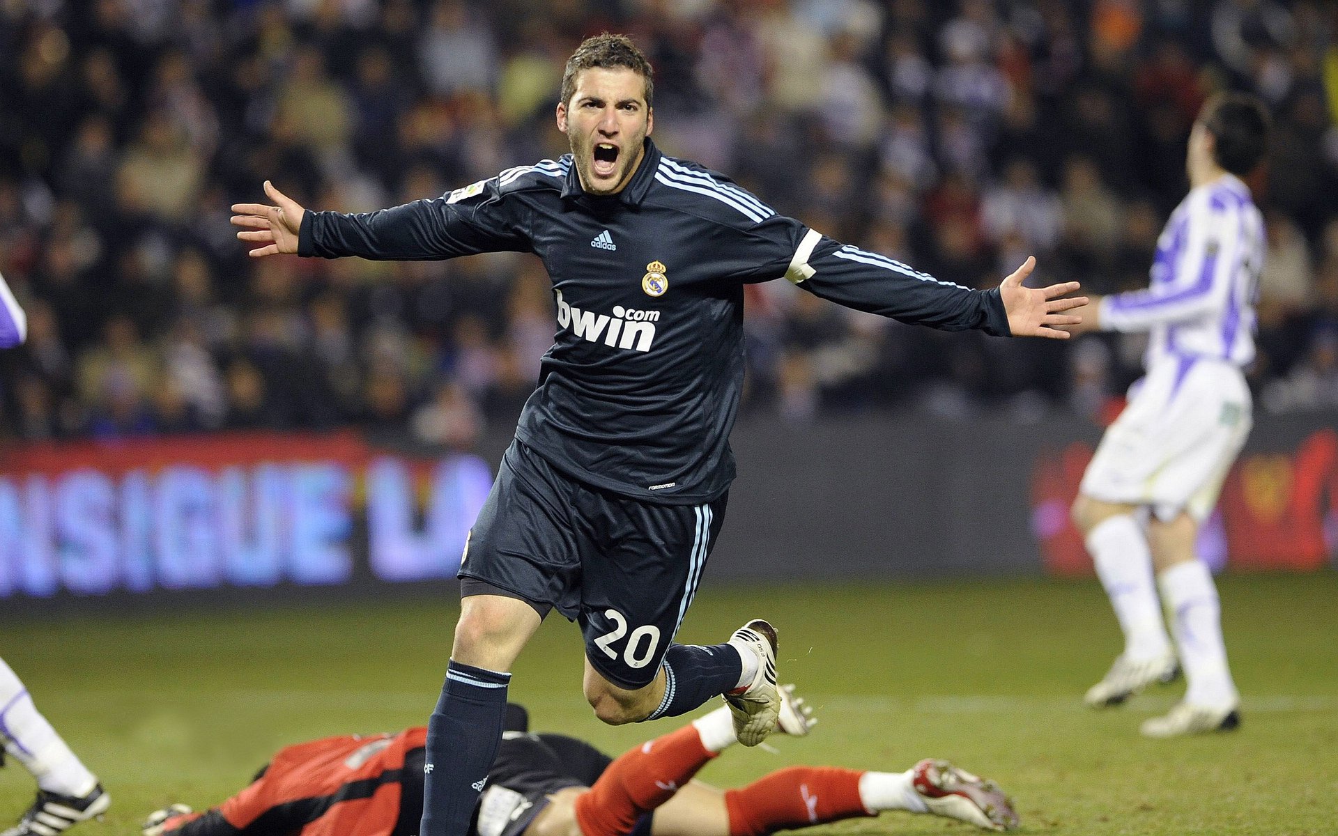 爱德华兹,撕裂黄蜂防线的无解风暴